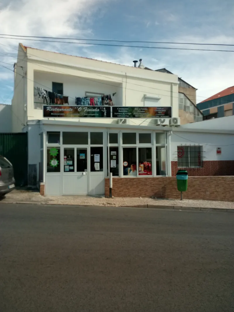 Exterior do O Fininho, em Loures