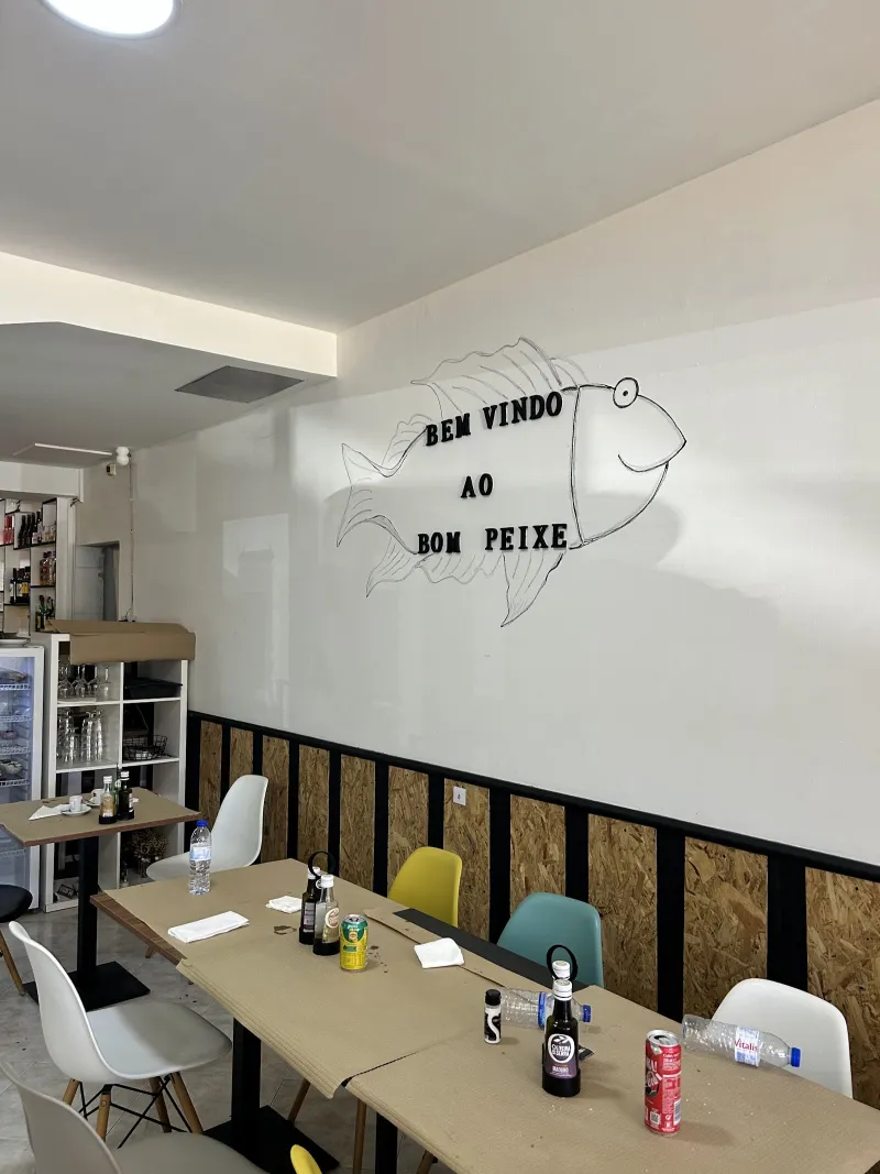 Exterior do Bom peixe, em Prior Velho