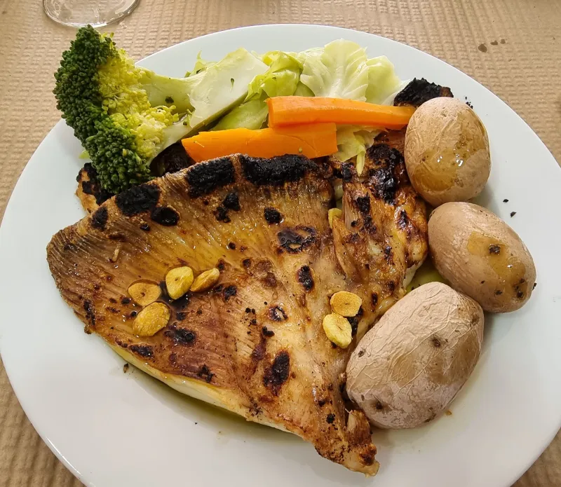 Interior do Bom peixe, em Prior Velho